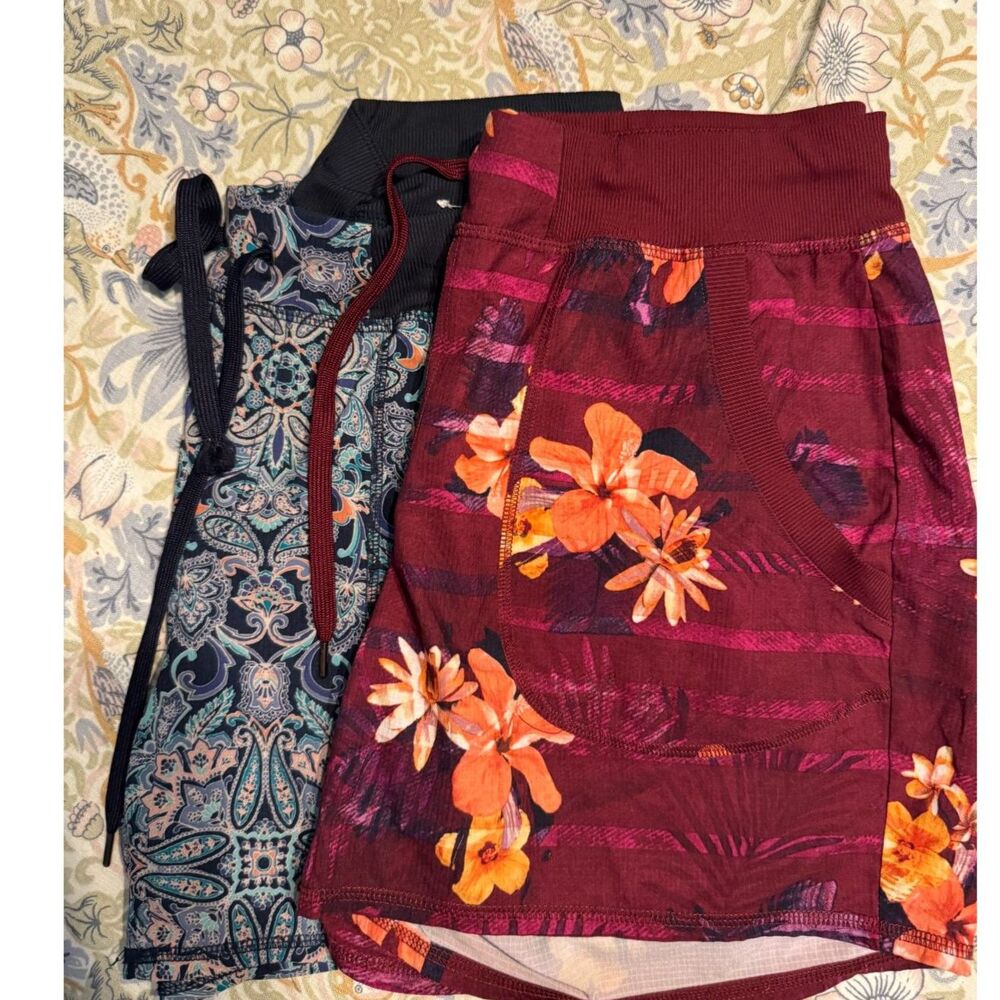 6 Paie bundle - St. John's Bay Active Mixed Athletic Running Shorts (Size M)